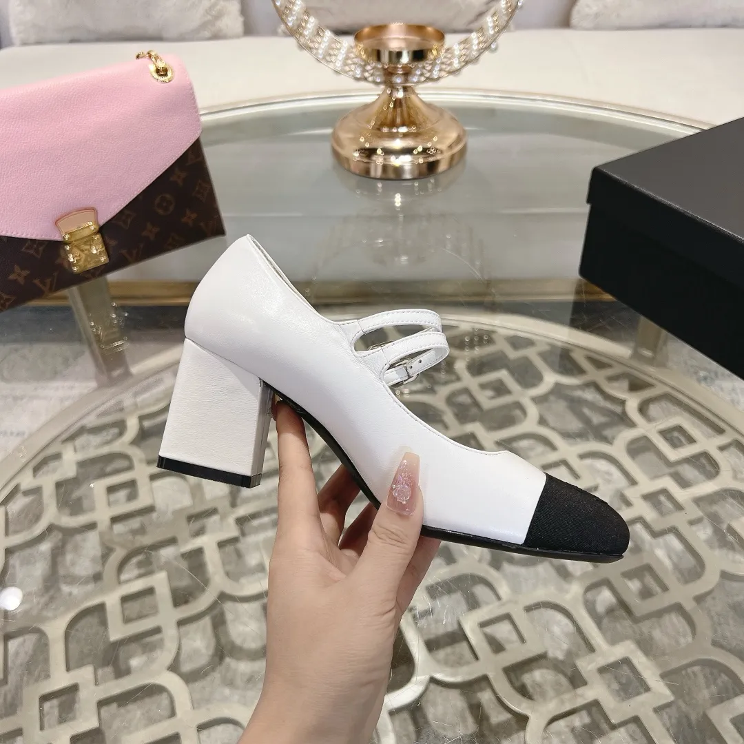 👟👟Ex-factory price 520👟👟 Women's Shoes Factory 𝐂𝐇𝐀𝐍𝐄𝐋 | Xiaoxiang 2025 Mary Jane Shoes Macaron Series ❤️ 2025 Spring and Summer New Xiaoxiang Mary Jane Shoes Series New〰 🍬 A must in the fashion circle, the matching will demonstrate meticulous minimalism Classic elements that will never fade away 💋 Show unique dressing style and it’s too beautiful to say anything. A must-have for summer... Upper: Sheepskin Lining: Sheepskin Outsole: Genuine leather sole Shoe size: 35-41 (40 and 41 customizations are non-refundable) Heel height: 1.5cm/6cm